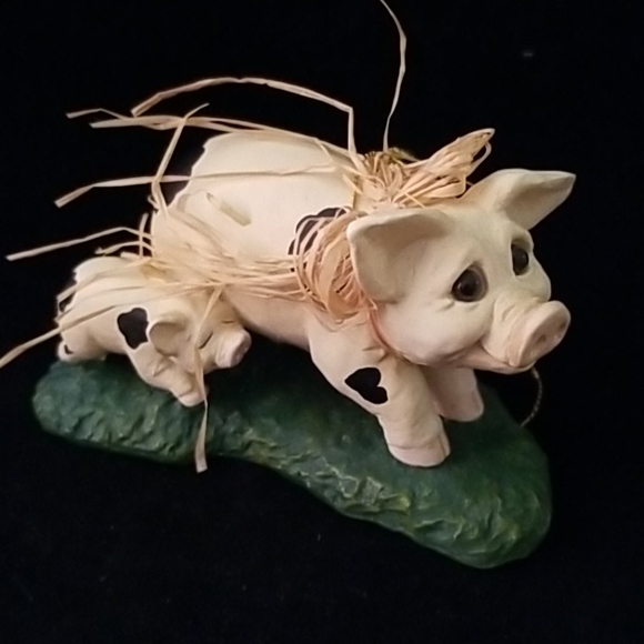 Character Collectibles, Sow & Piglet - Picture 1 of 11